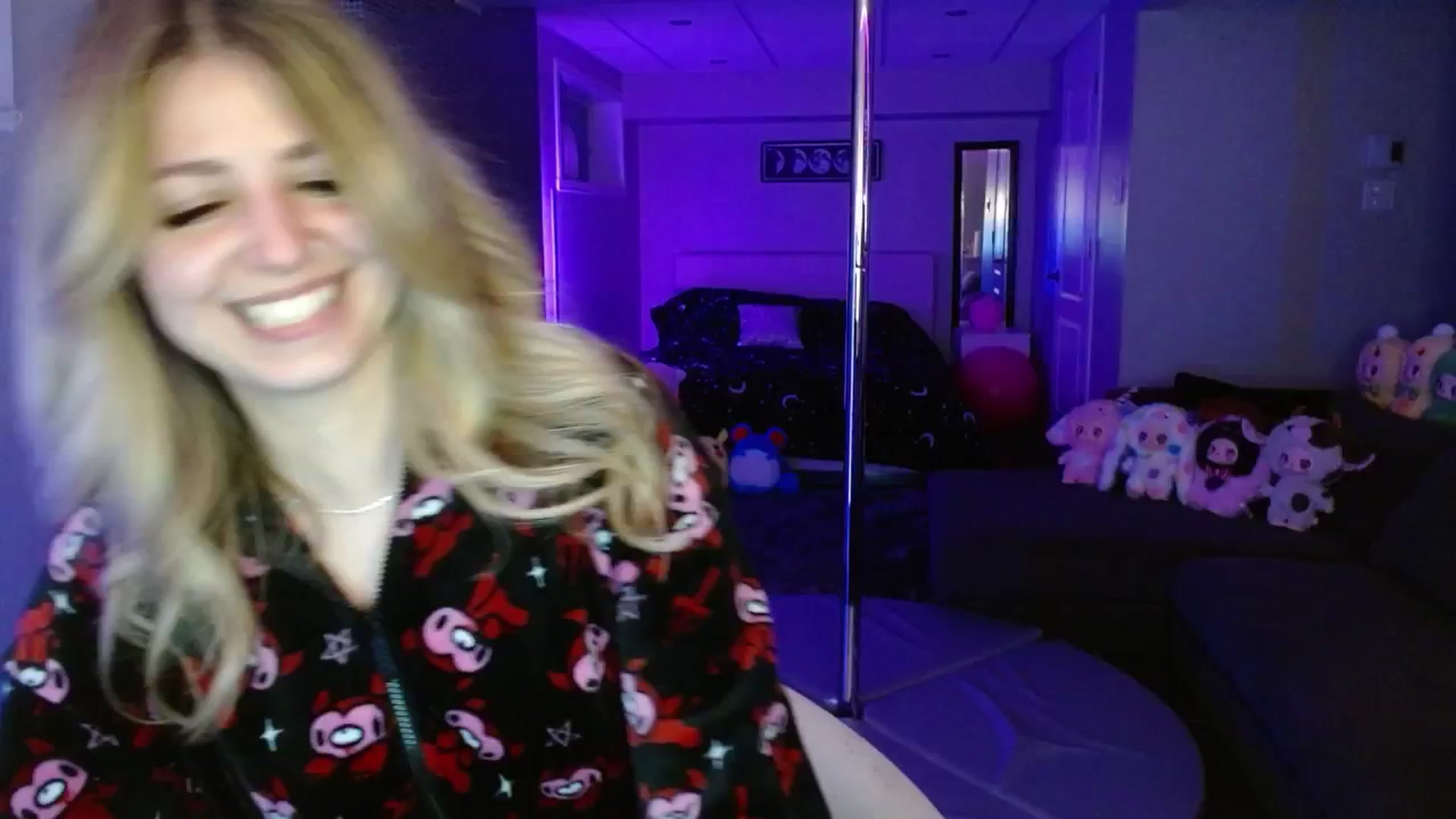 Gallery image thumbnail from Serafina's myfreecams stream on, 06/04/2025, 04:38 image 17 of 20