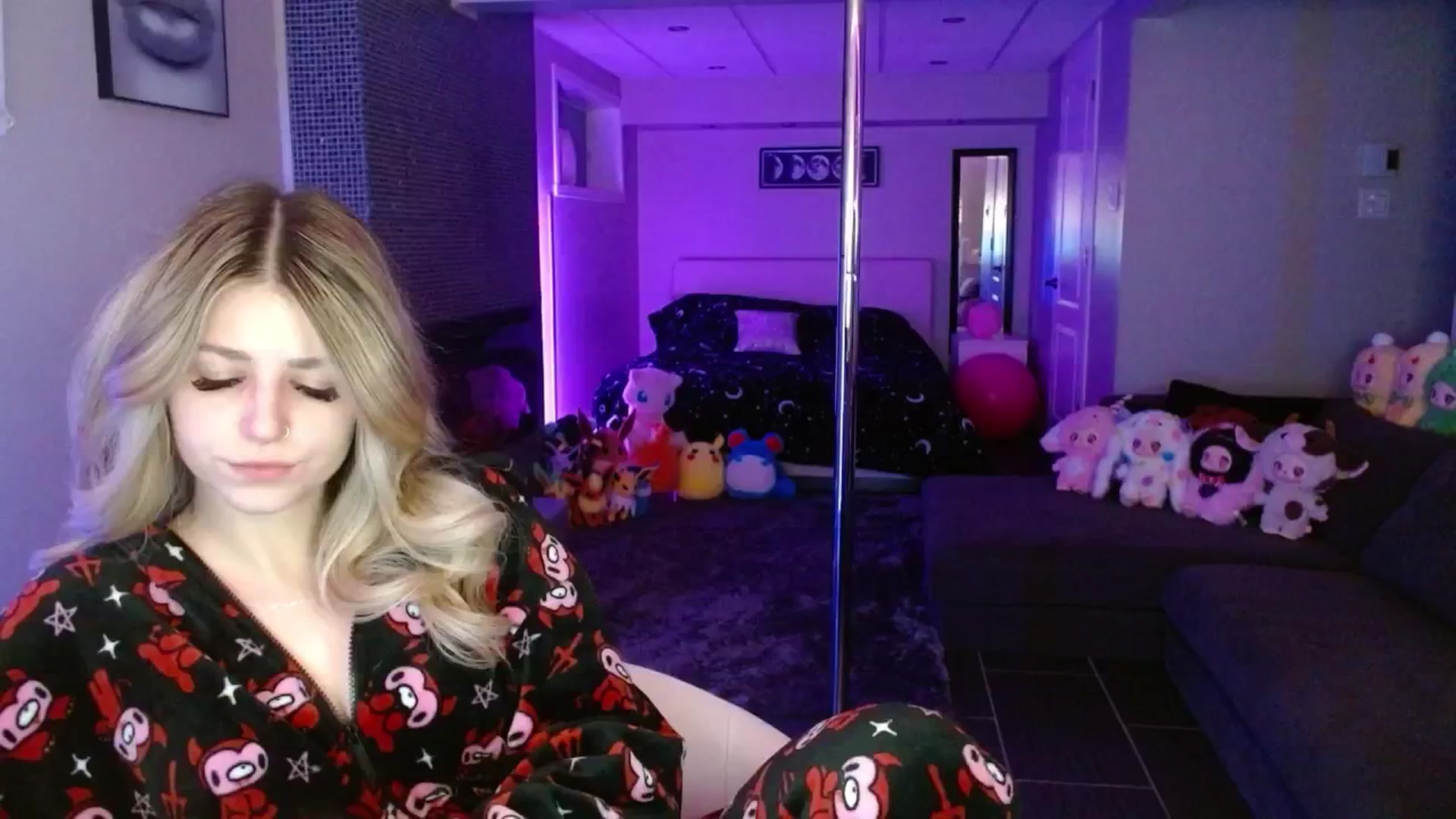 Gallery image thumbnail from Serafina's myfreecams stream on, 06/04/2025, 04:38 image 1 of 20