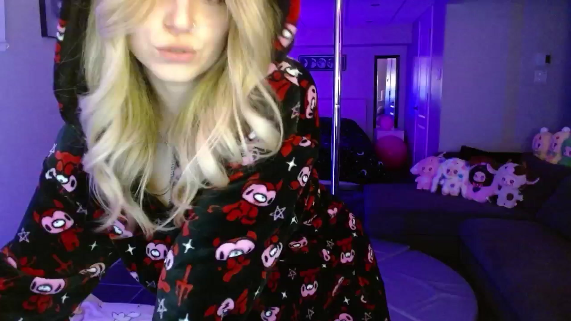 Gallery image thumbnail from Serafina's myfreecams stream on, 06/04/2025, 04:38 image 9 of 20