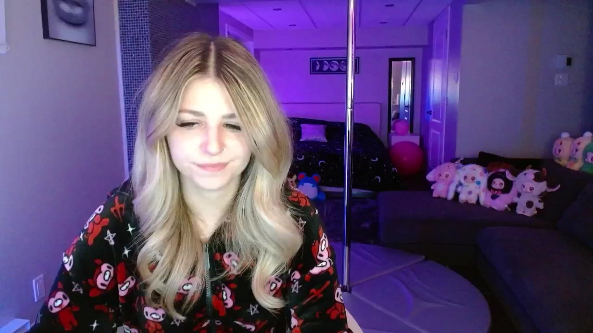 Gallery image thumbnail from Serafina's myfreecams stream on, 06/04/2025, 04:38 image 19 of 20