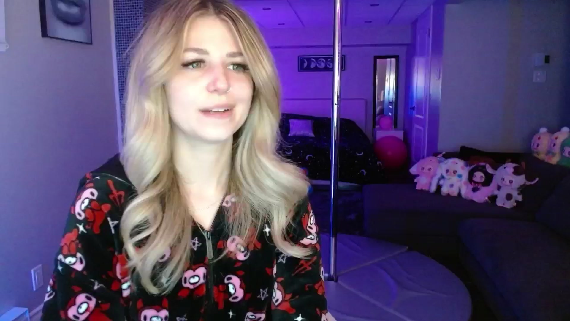Gallery image thumbnail from Serafina's myfreecams stream on, 06/04/2025, 04:38 image 18 of 20