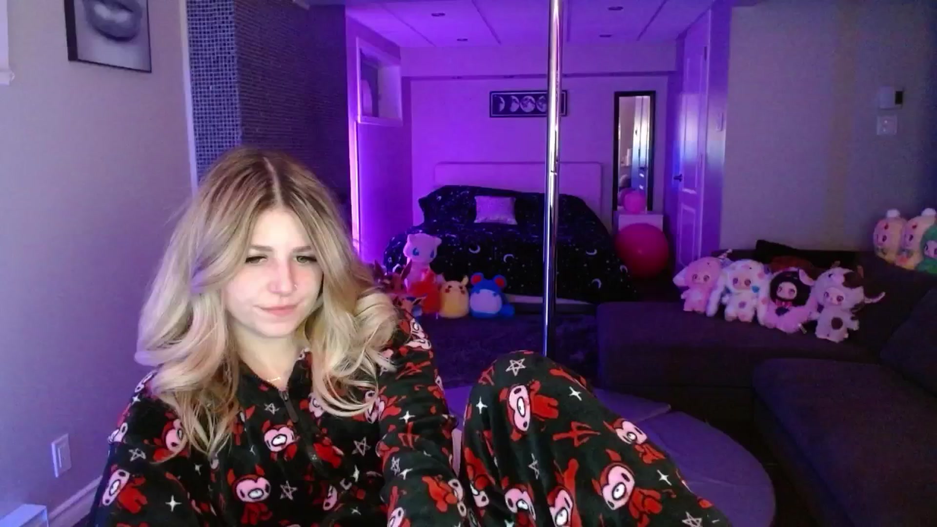 Gallery image thumbnail from Serafina's myfreecams stream on, 06/04/2025, 04:38 image 16 of 20