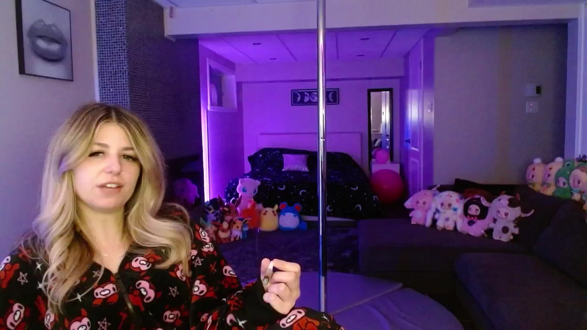 Gallery image thumbnail from Serafina's myfreecams stream on, 06/04/2025, 05:28 image 9 of 20