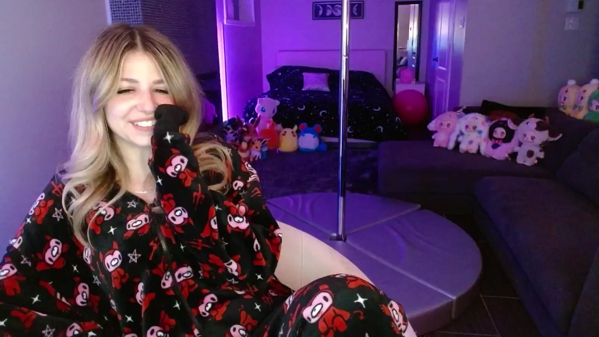 Gallery image thumbnail from Serafina's myfreecams stream on, 06/04/2025, 05:28 image 20 of 20