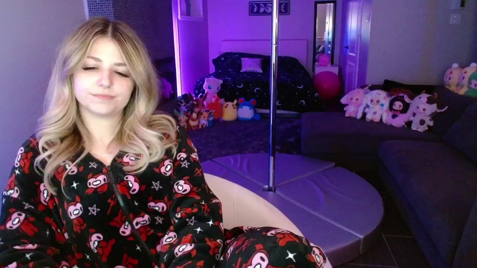 Gallery image thumbnail from Serafina's myfreecams stream on, 06/04/2025, 05:28 image 19 of 20