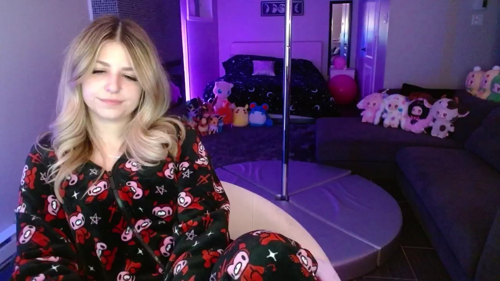 Gallery image thumbnail from Serafina's myfreecams stream on, 06/04/2025, 05:28 image 17 of 20
