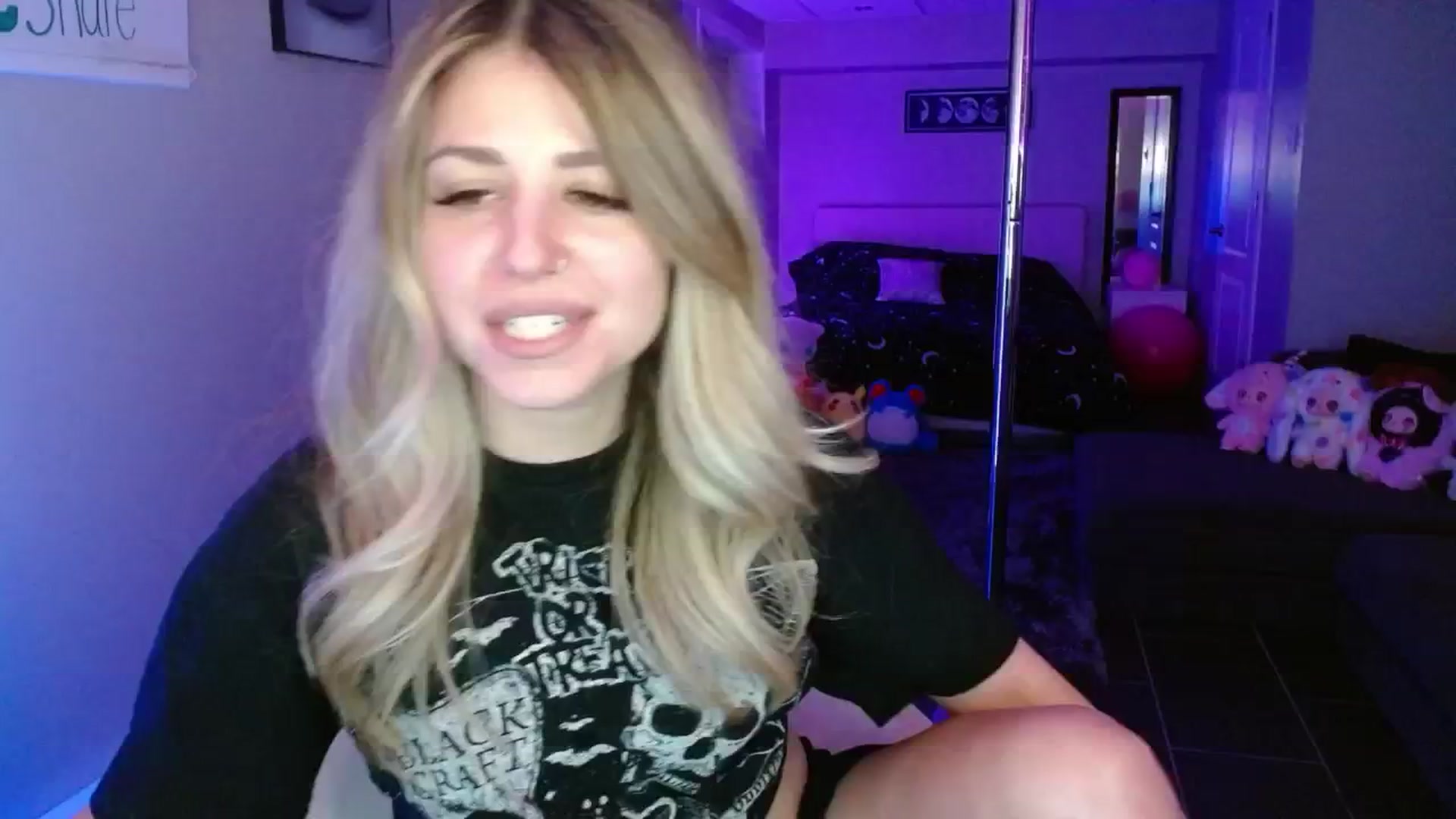 Gallery image thumbnail from Serafina's myfreecams stream on, 06/13/2025, 04:31 image 17 of 20