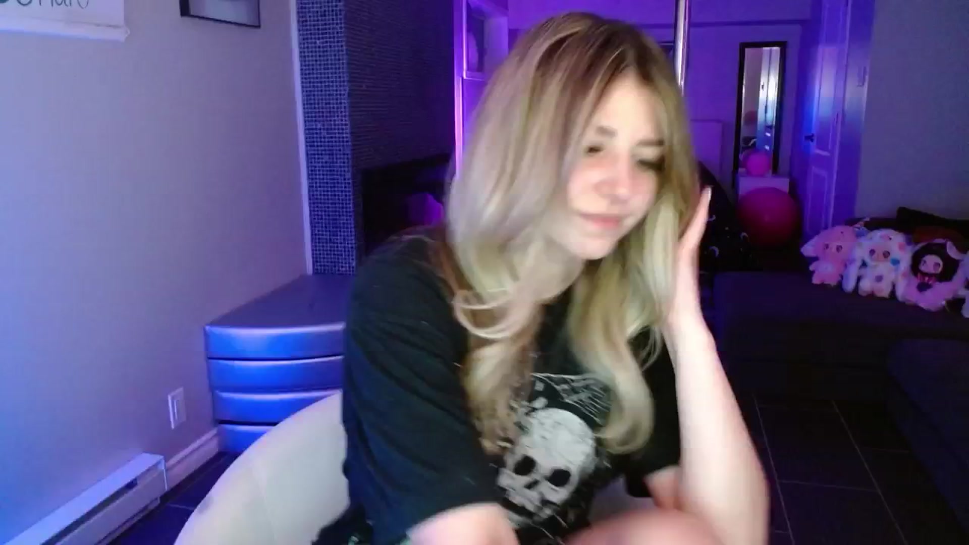 Gallery image thumbnail from Serafina's myfreecams stream on, 06/13/2025, 04:31 image 12 of 20
