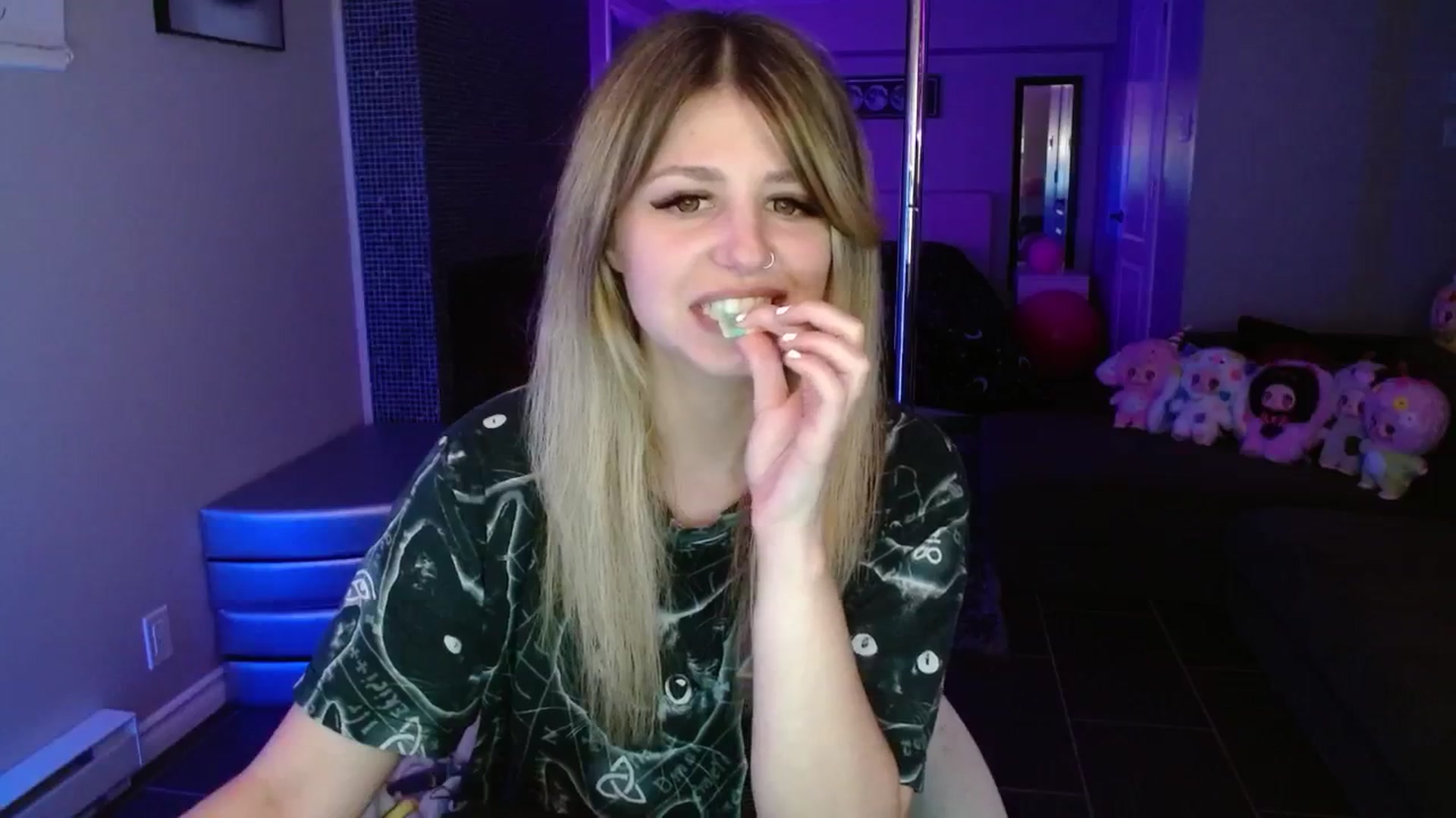 Gallery image thumbnail from Serafina's myfreecams stream on, 06/14/2025, 05:29 image 2 of 20