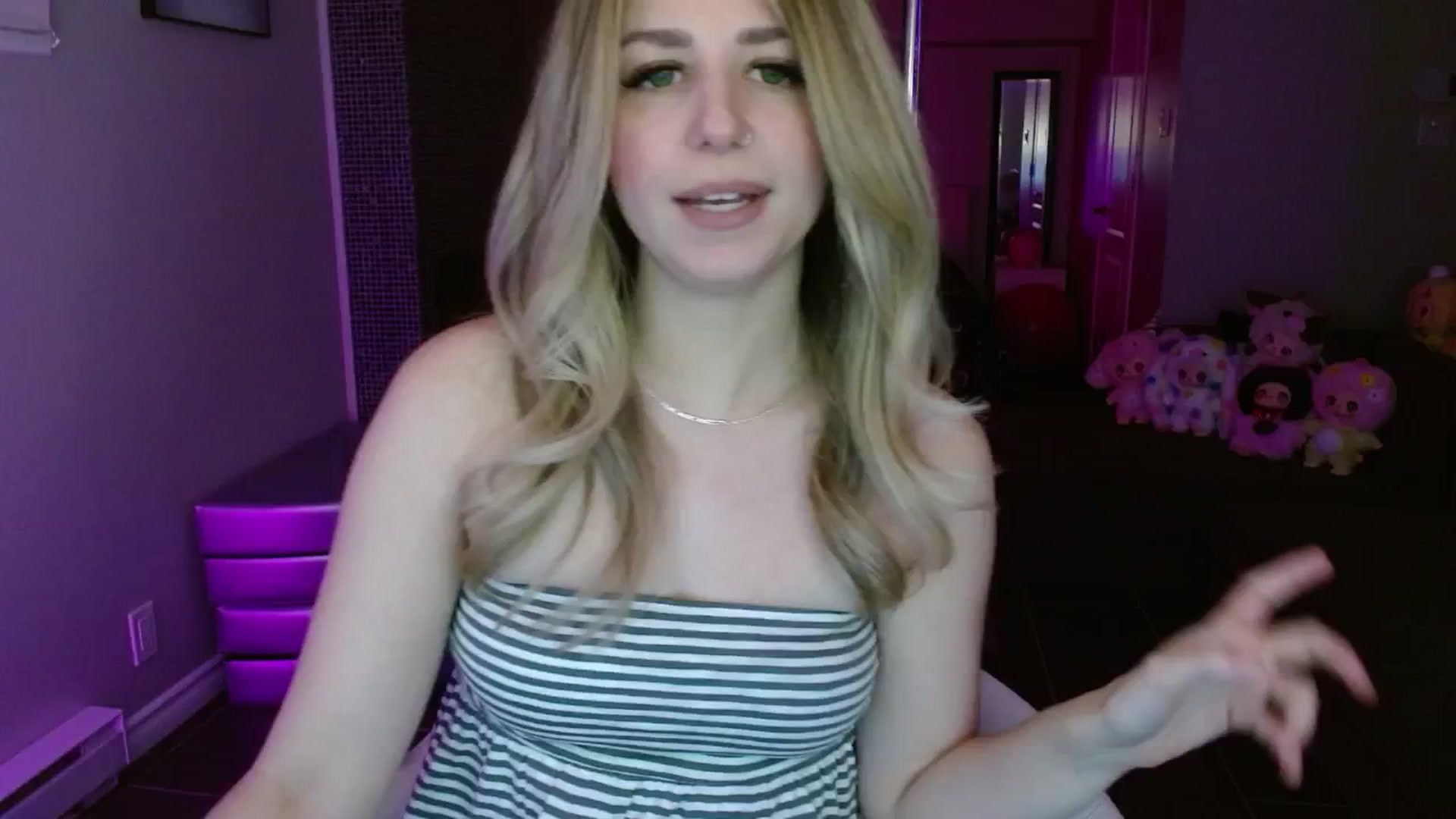 Gallery image thumbnail from Serafina's myfreecams stream on, 06/16/2025, 05:32 image 7 of 20