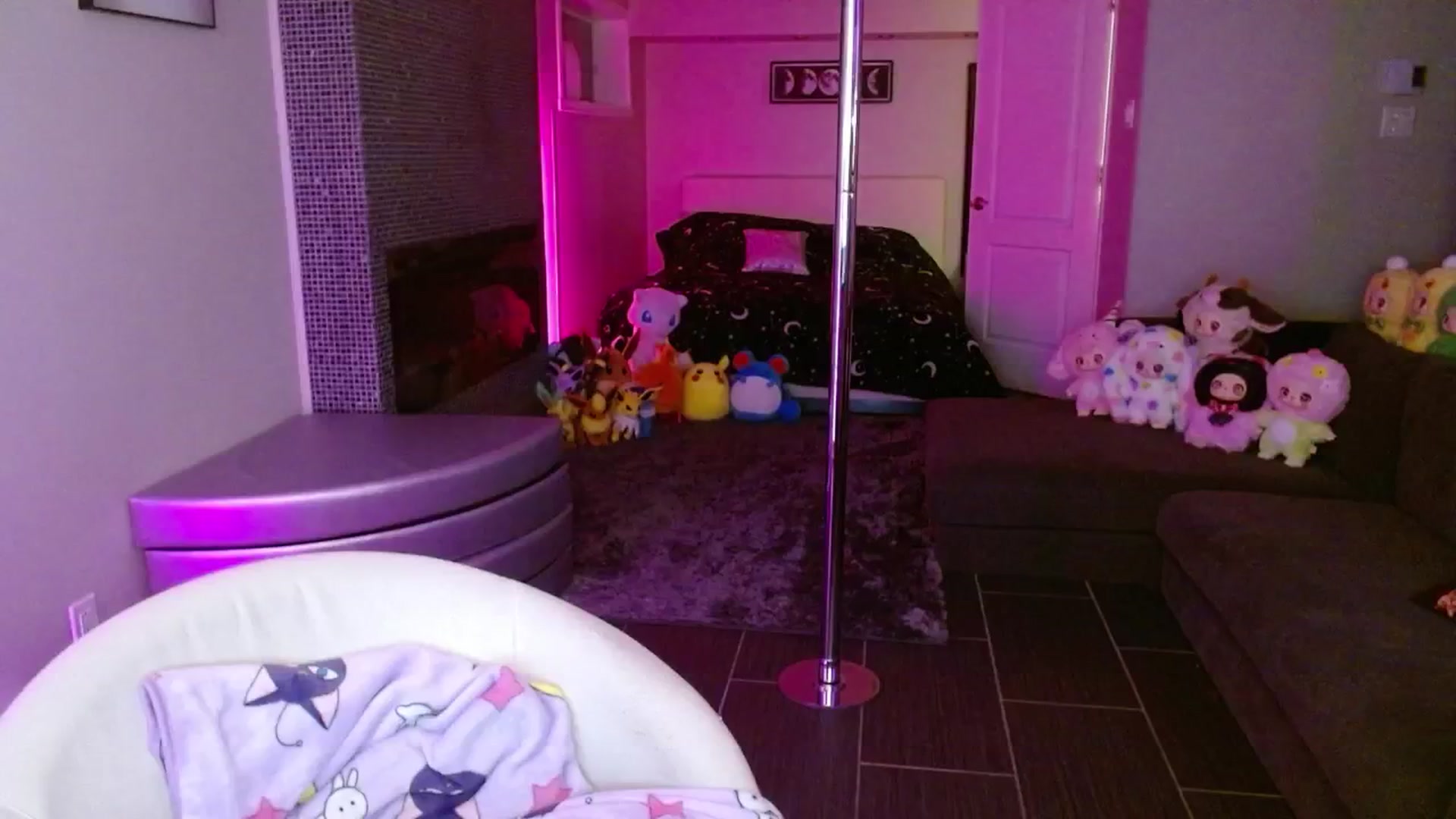 Gallery image thumbnail from Serafina's myfreecams stream on, 06/19/2025, 03:19 image 1 of 20