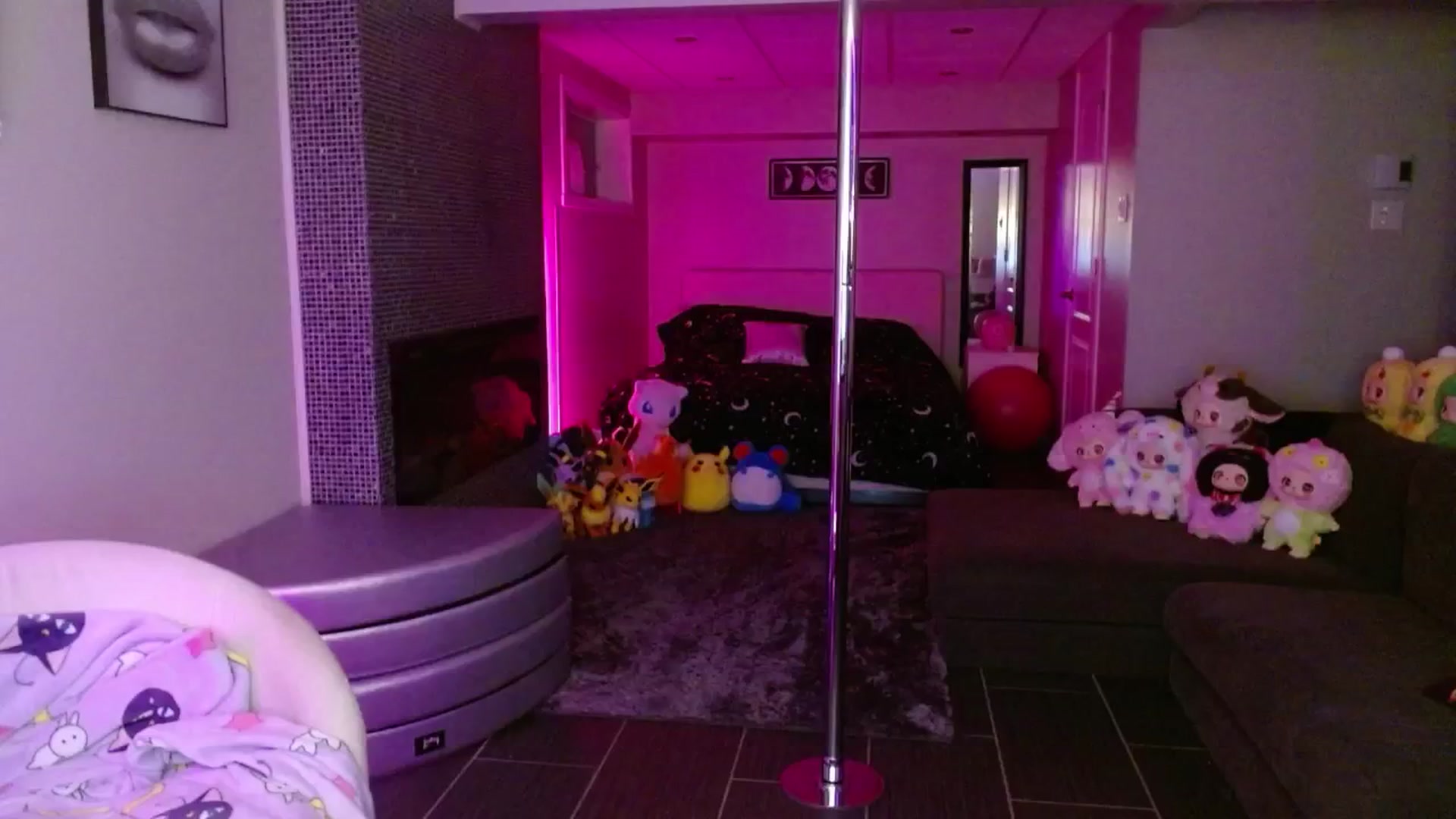 Gallery image thumbnail from Serafina's myfreecams stream on, 06/19/2025, 03:19 image 7 of 20