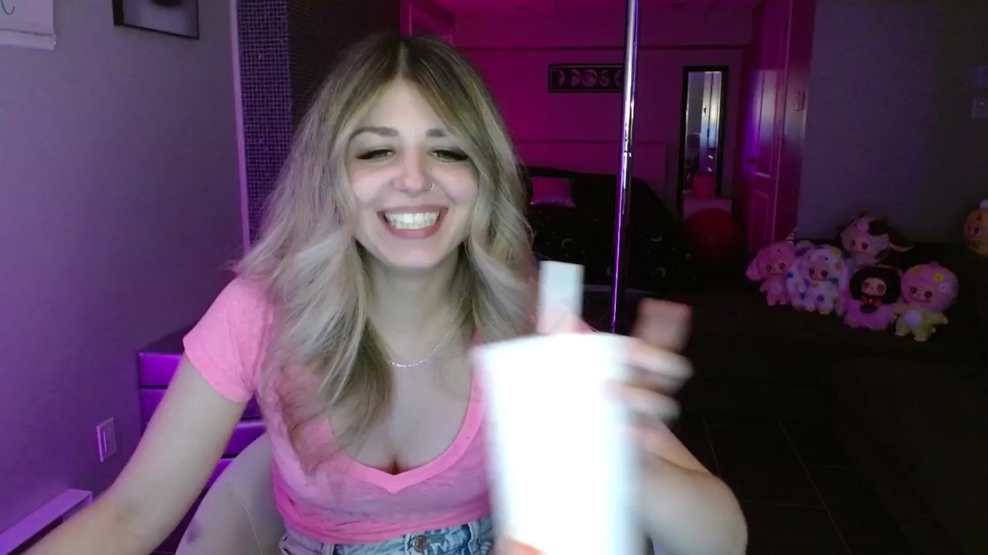 Gallery image thumbnail from Serafina's myfreecams stream on, 06/20/2025, 04:55 image 1 of 20