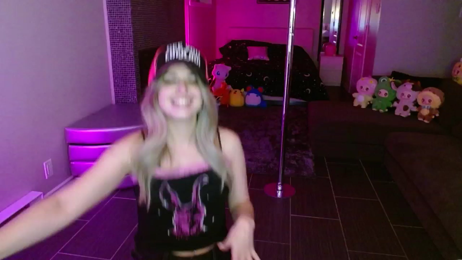 Gallery image thumbnail from Serafina's myfreecams stream on, 06/21/2025, 05:16 image 6 of 20