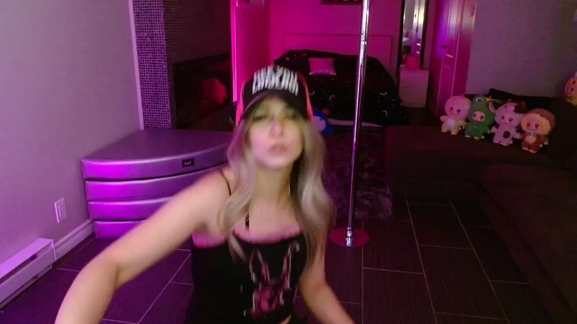 Gallery image thumbnail from Serafina's myfreecams stream on, 06/21/2025, 05:16 image 9 of 20