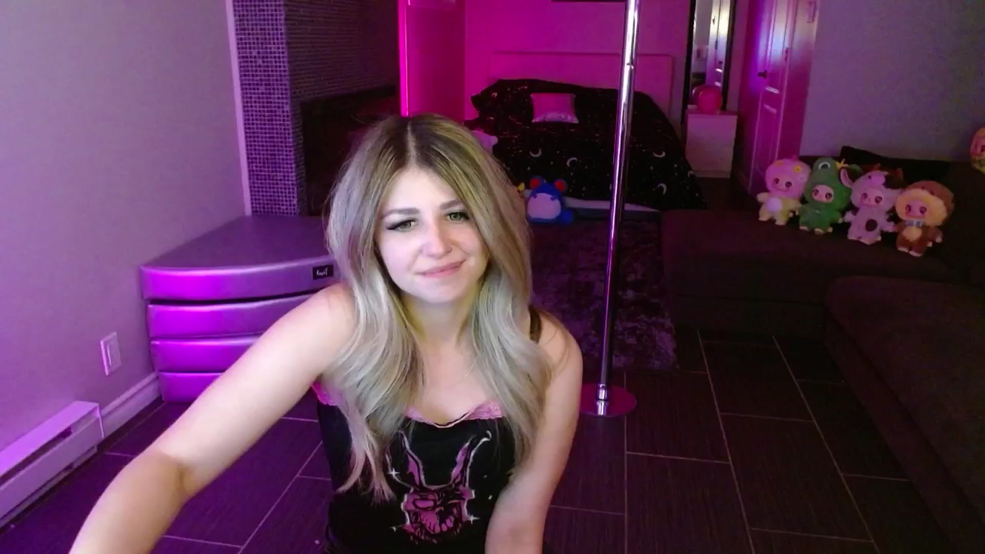 Gallery image thumbnail from Serafina's myfreecams stream on, 06/21/2025, 05:16 image 1 of 20