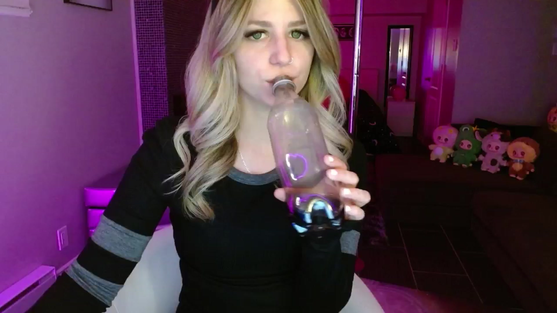 Gallery image thumbnail from Serafina's myfreecams stream on, 06/22/2025, 05:26 image 2 of 20