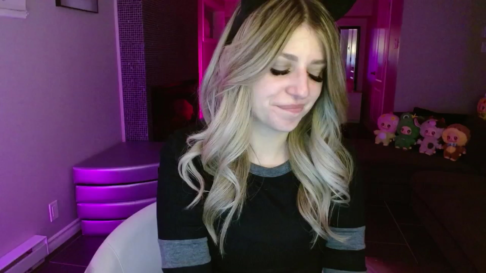Gallery image thumbnail from Serafina's myfreecams stream on, 06/22/2025, 05:26 image 8 of 20
