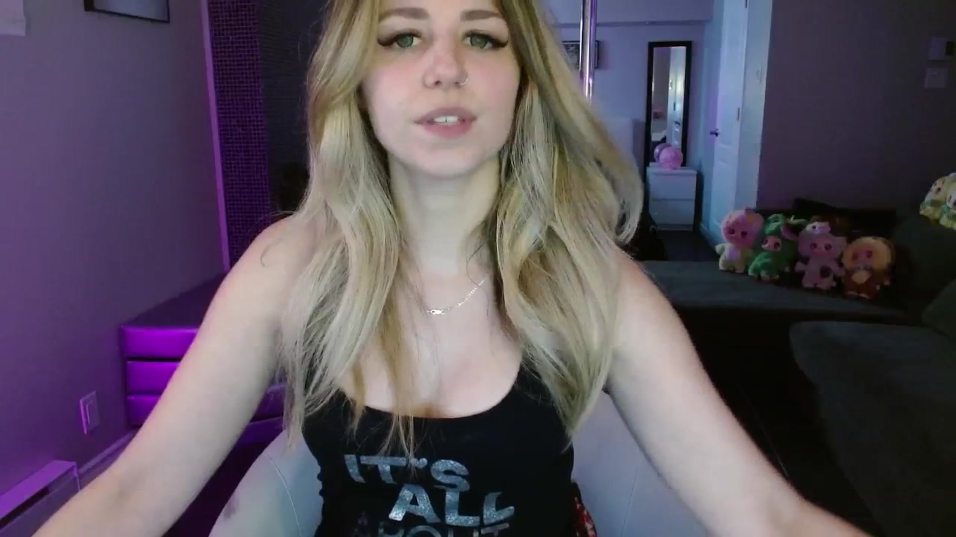 Gallery image thumbnail from Serafina's myfreecams stream on, 07/03/2025, 23:38 image 8 of 20