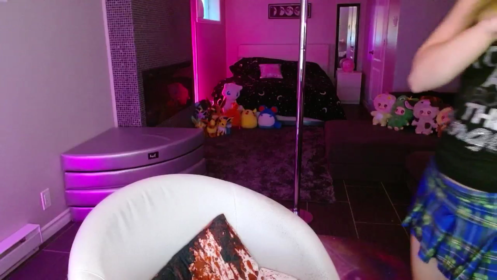 Gallery image thumbnail from Serafina's myfreecams stream on, 07/04/2025, 24:28 image 18 of 20