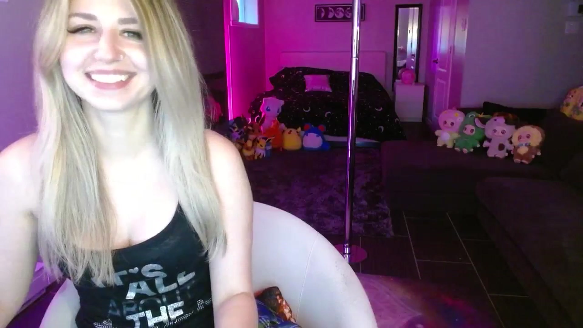 Gallery image thumbnail from Serafina's myfreecams stream on, 07/04/2025, 24:28 image 20 of 20