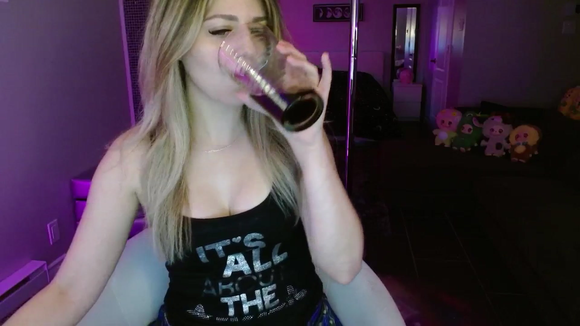 Gallery image thumbnail from Serafina's myfreecams stream on, 07/04/2025, 24:28 image 9 of 20