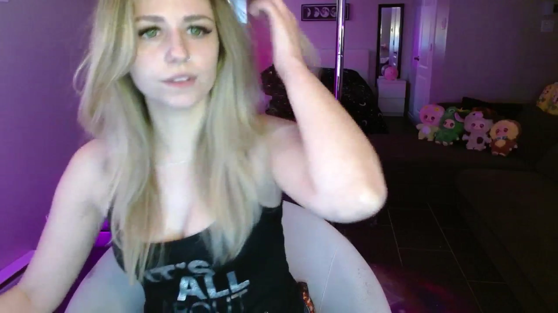 Gallery image thumbnail from Serafina's myfreecams stream on, 07/04/2025, 24:28 image 3 of 20