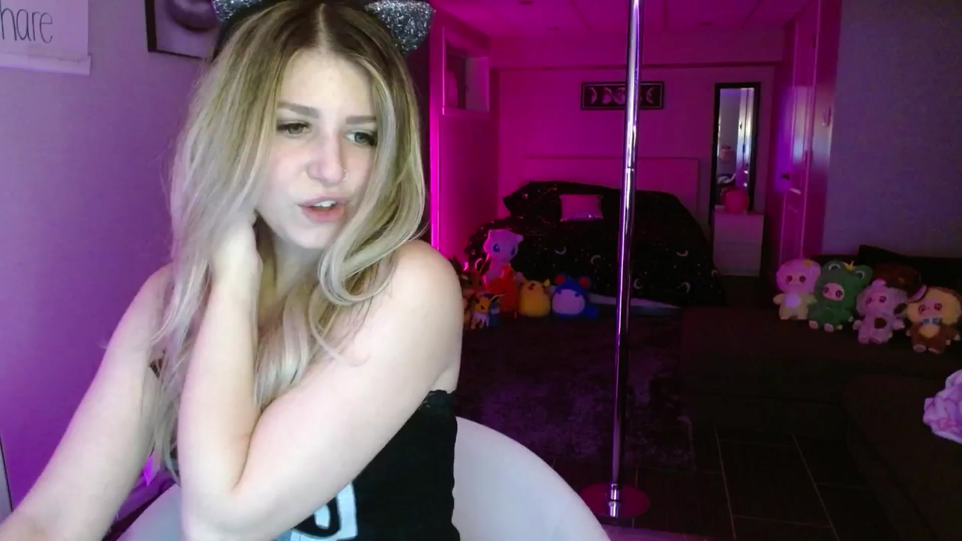 Gallery image thumbnail from Serafina's myfreecams stream on, 07/14/2025, 06:15 image 17 of 20