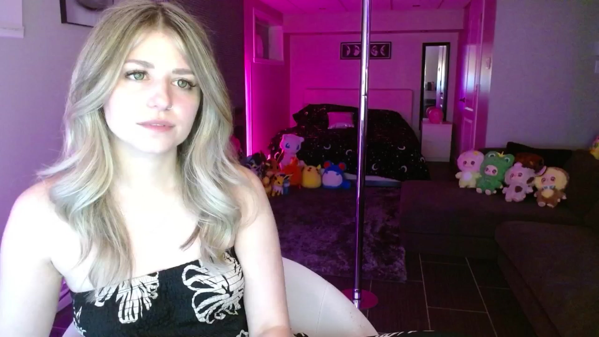 Gallery image thumbnail from Serafina's myfreecams stream on, 07/21/2025, 04:13 image 16 of 20