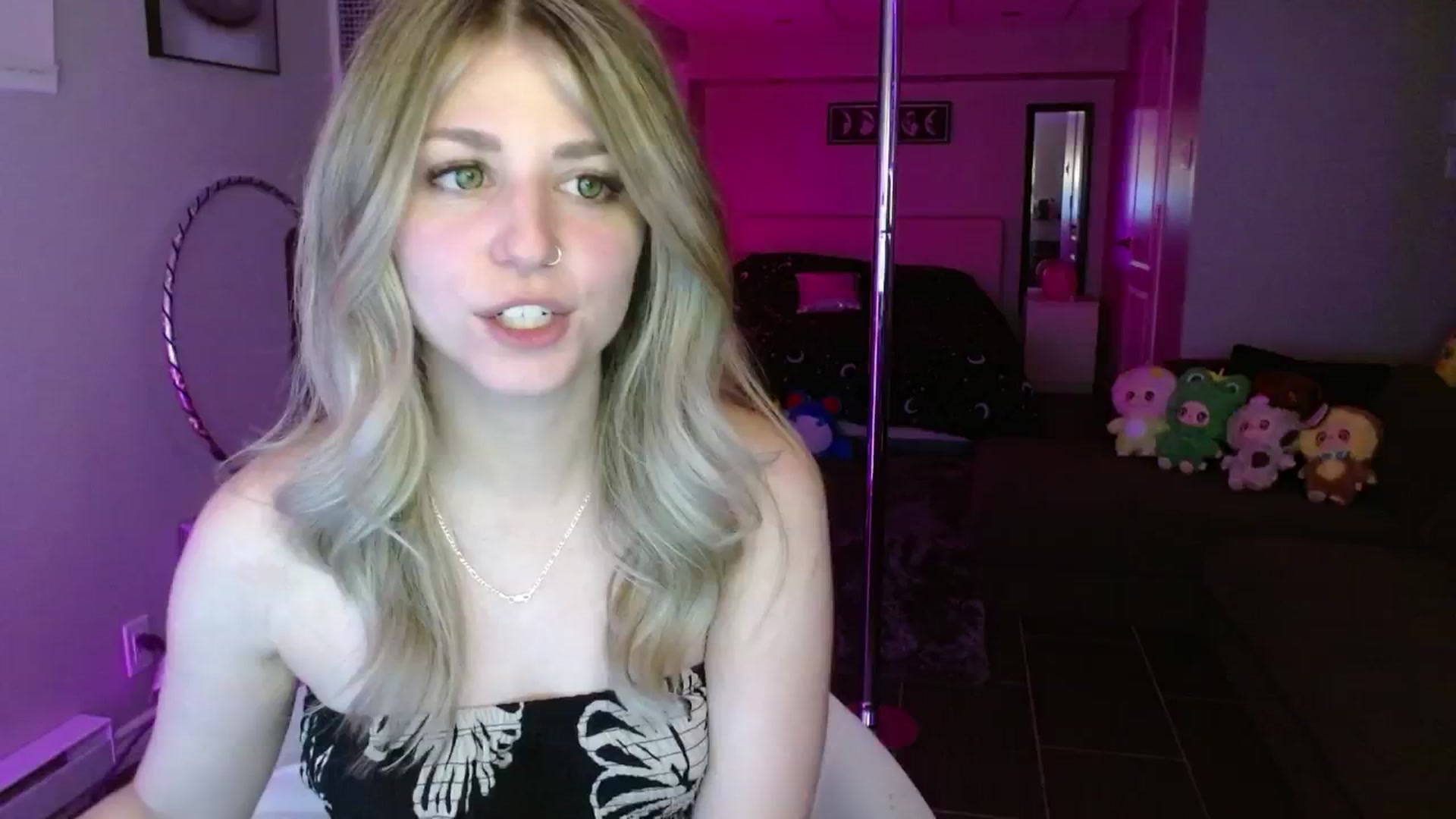 Gallery image thumbnail from Serafina's myfreecams stream on, 07/21/2025, 04:13 image 17 of 20