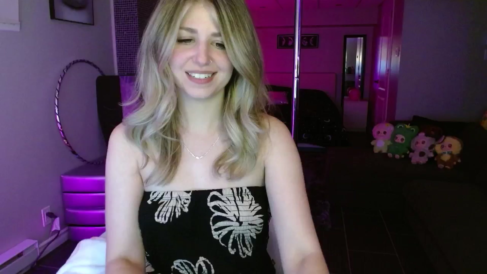 Gallery image thumbnail from Serafina's myfreecams stream on, 07/21/2025, 04:13 image 14 of 20