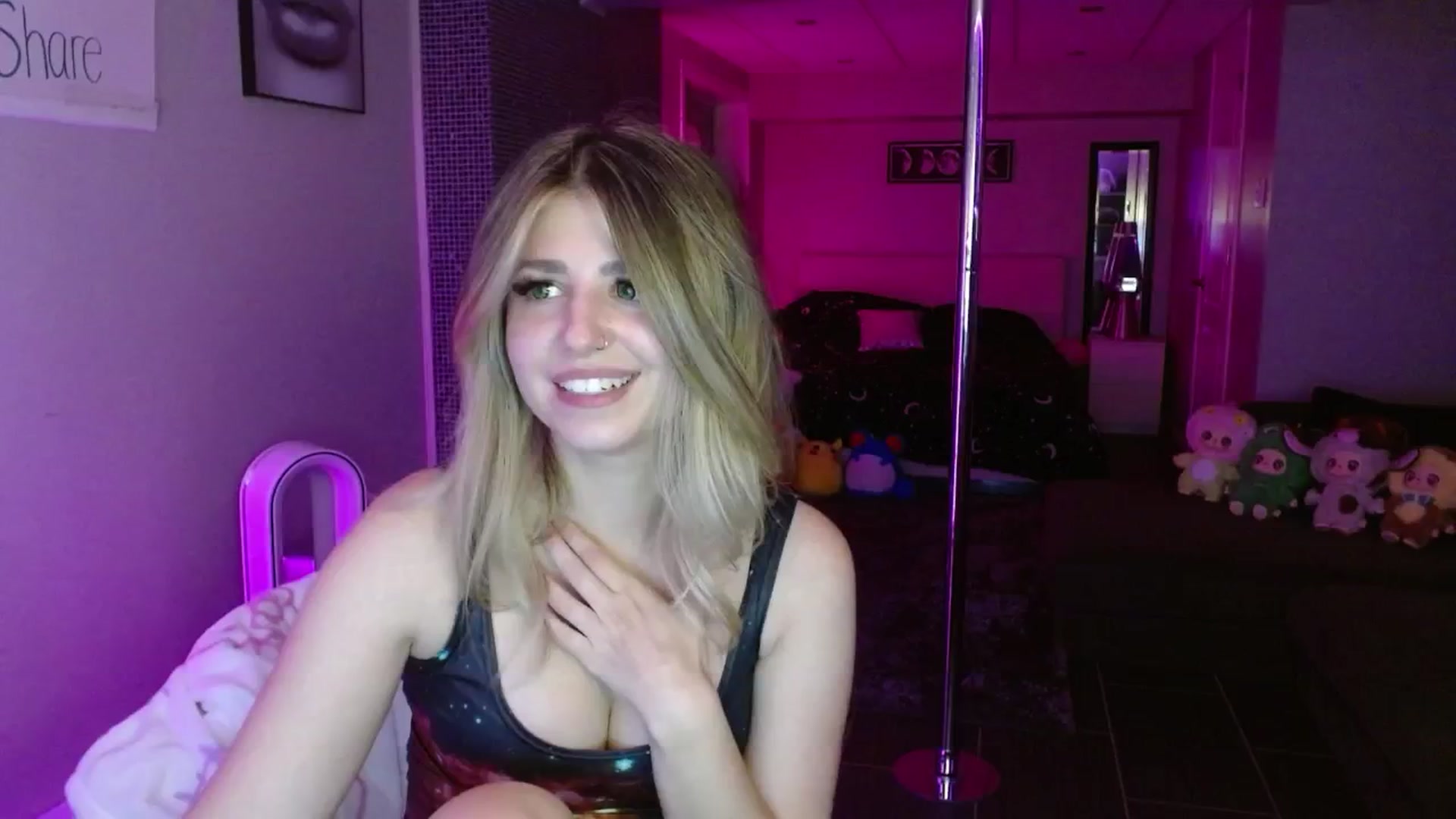 Gallery image thumbnail from Serafina's myfreecams stream on, 08/02/2025, 04:04 image 19 of 20