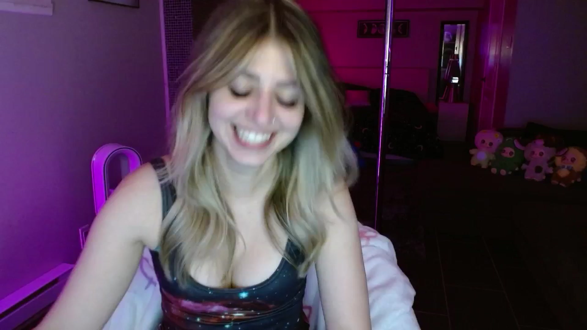 Gallery image thumbnail from Serafina's myfreecams stream on, 08/02/2025, 04:04 image 2 of 20
