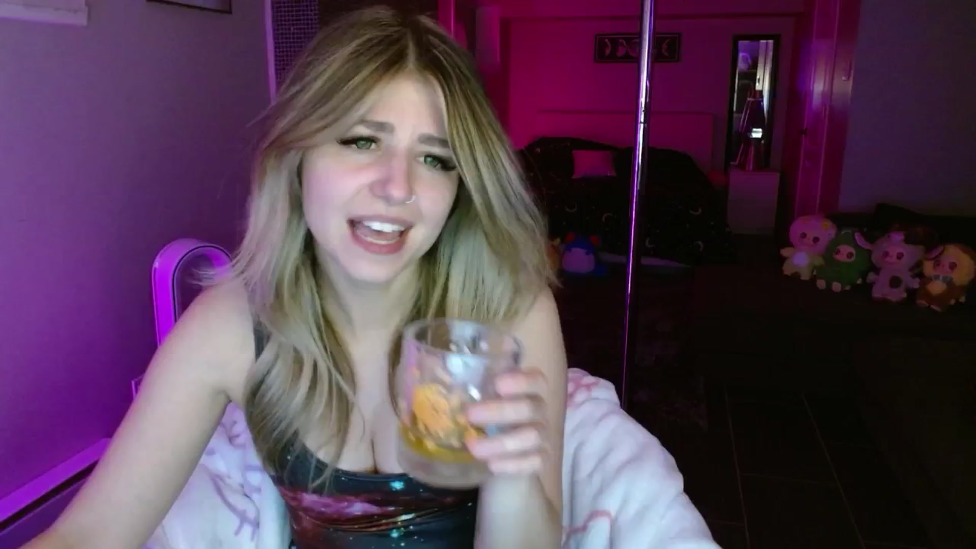 Gallery image thumbnail from Serafina's myfreecams stream on, 08/02/2025, 04:04 image 1 of 20
