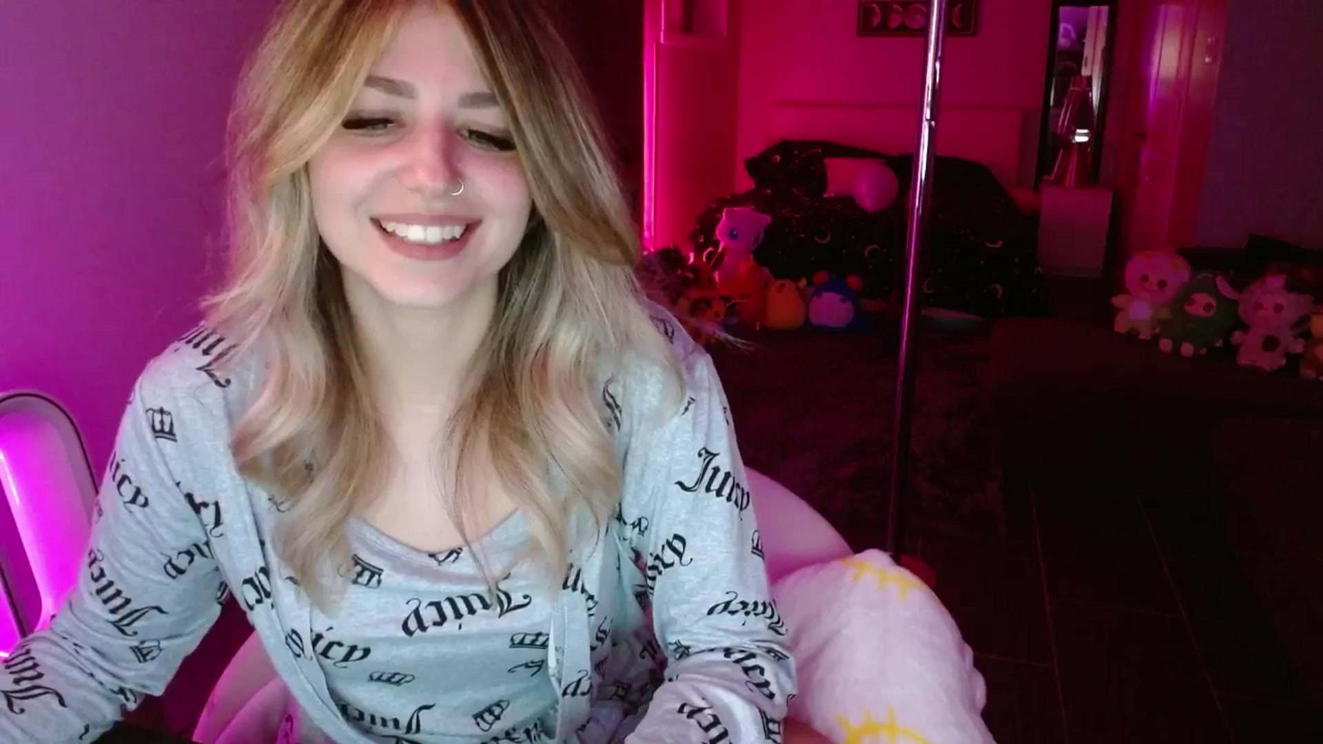 Gallery image thumbnail from Serafina's myfreecams stream on, 08/04/2025, 03:50 image 15 of 20