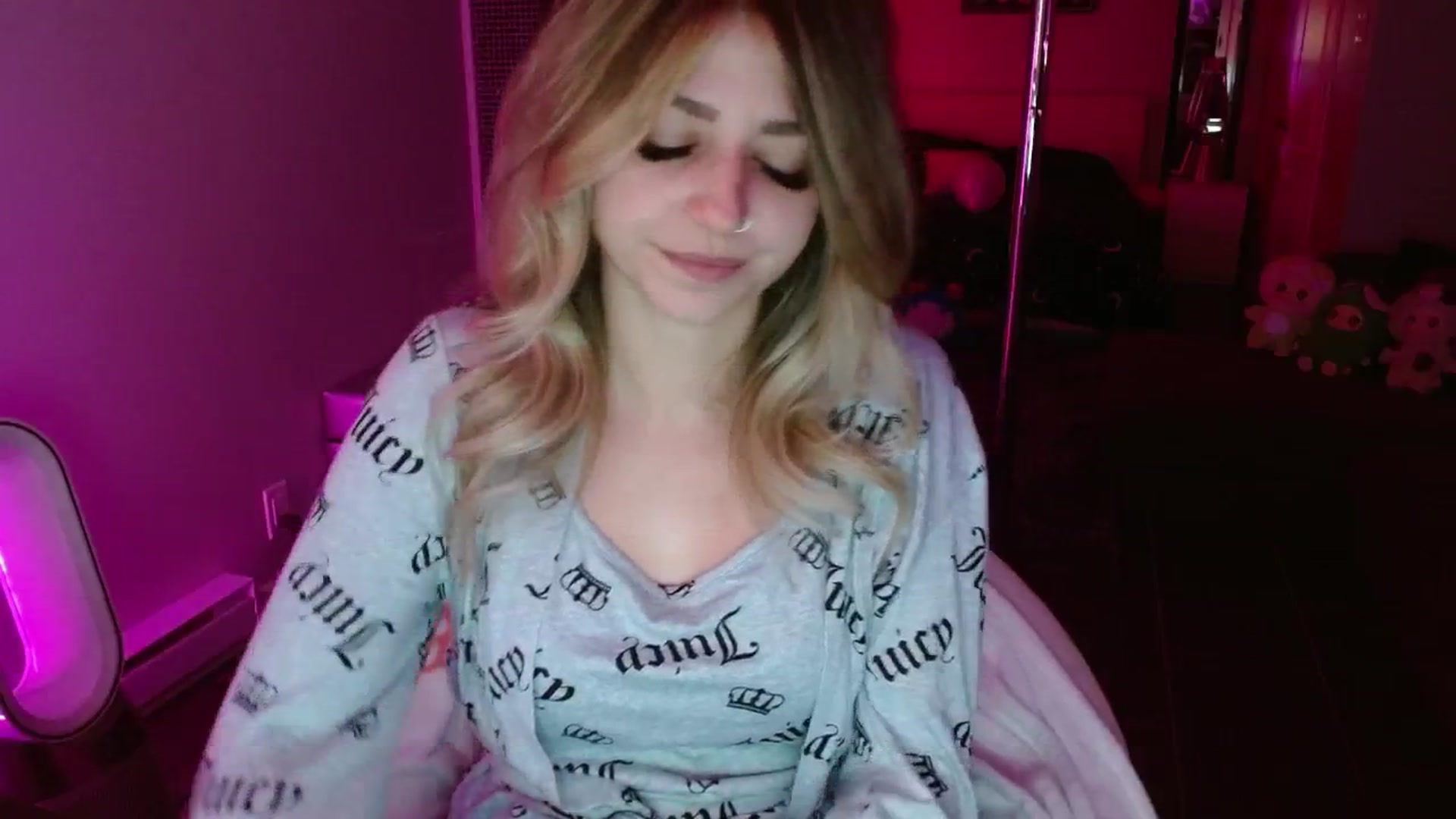 Gallery image thumbnail from Serafina's myfreecams stream on, 08/04/2025, 03:50 image 18 of 20
