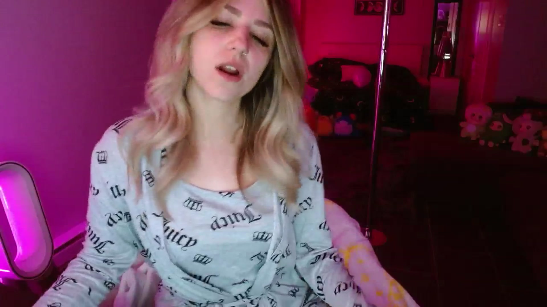 Gallery image thumbnail from Serafina's myfreecams stream on, 08/04/2025, 03:50 image 13 of 20