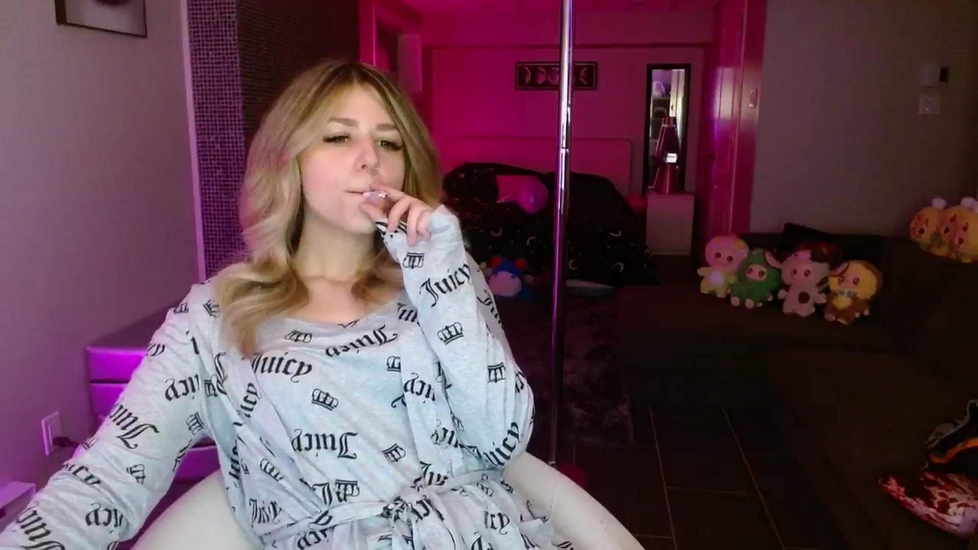 Gallery image thumbnail from Serafina's myfreecams stream on, 08/04/2025, 03:50 image 2 of 20