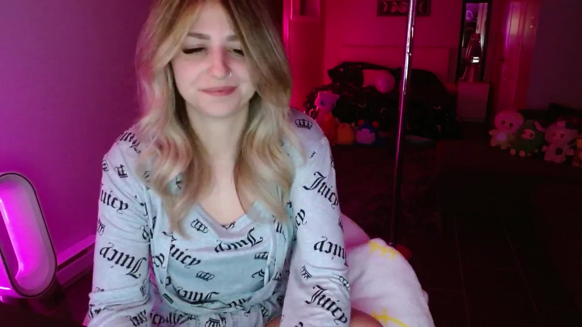 Gallery image thumbnail from Serafina's myfreecams stream on, 08/04/2025, 03:50 image 14 of 20