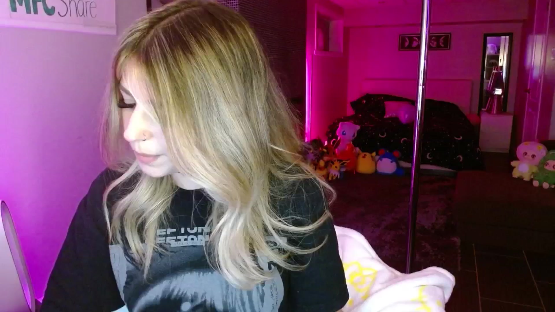 Gallery image thumbnail from Serafina's myfreecams stream on, 08/07/2025, 04:05 image 1 of 20