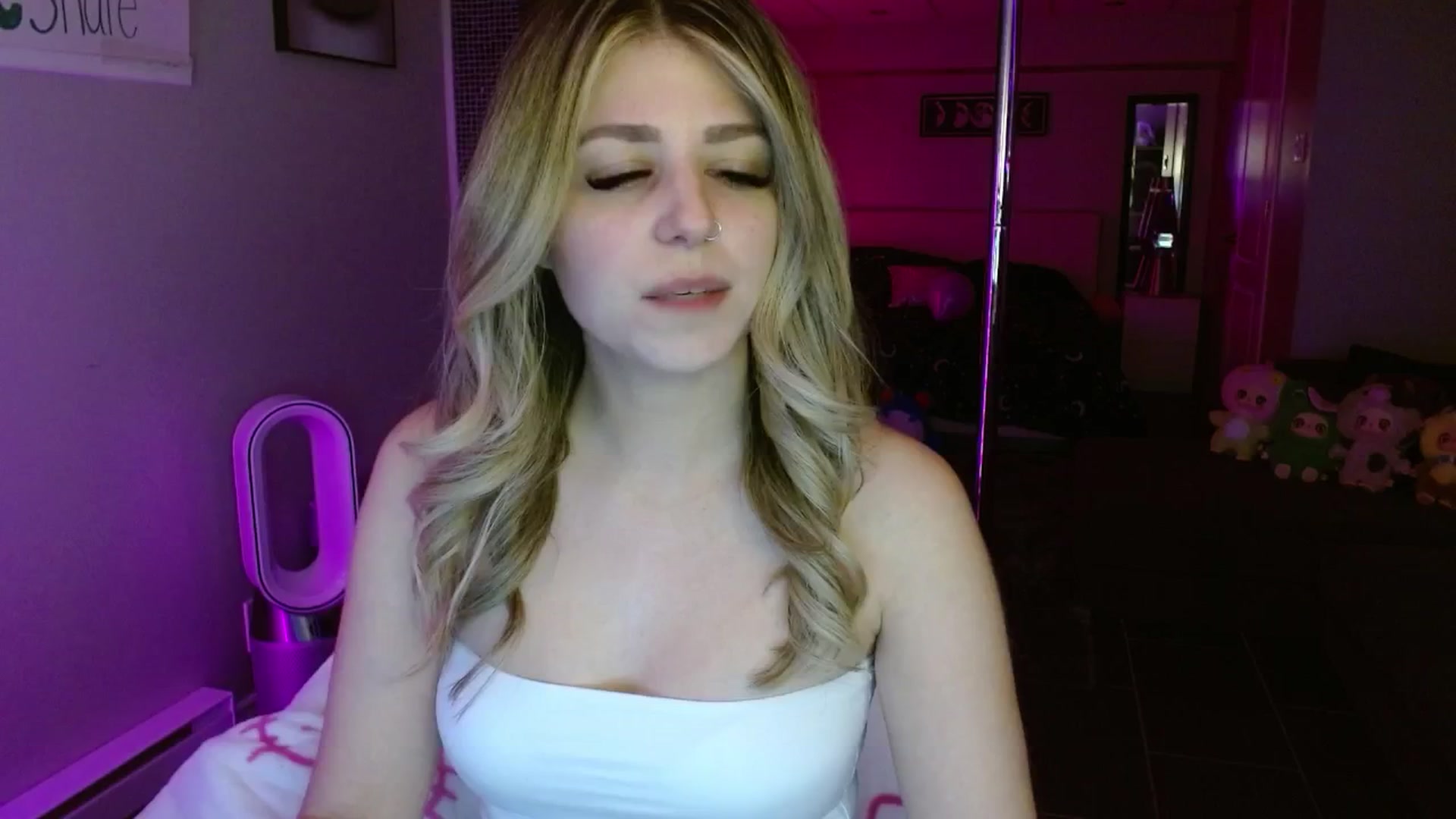 Gallery image thumbnail from Serafina's myfreecams stream on, 08/08/2025, 03:34 image 1 of 20