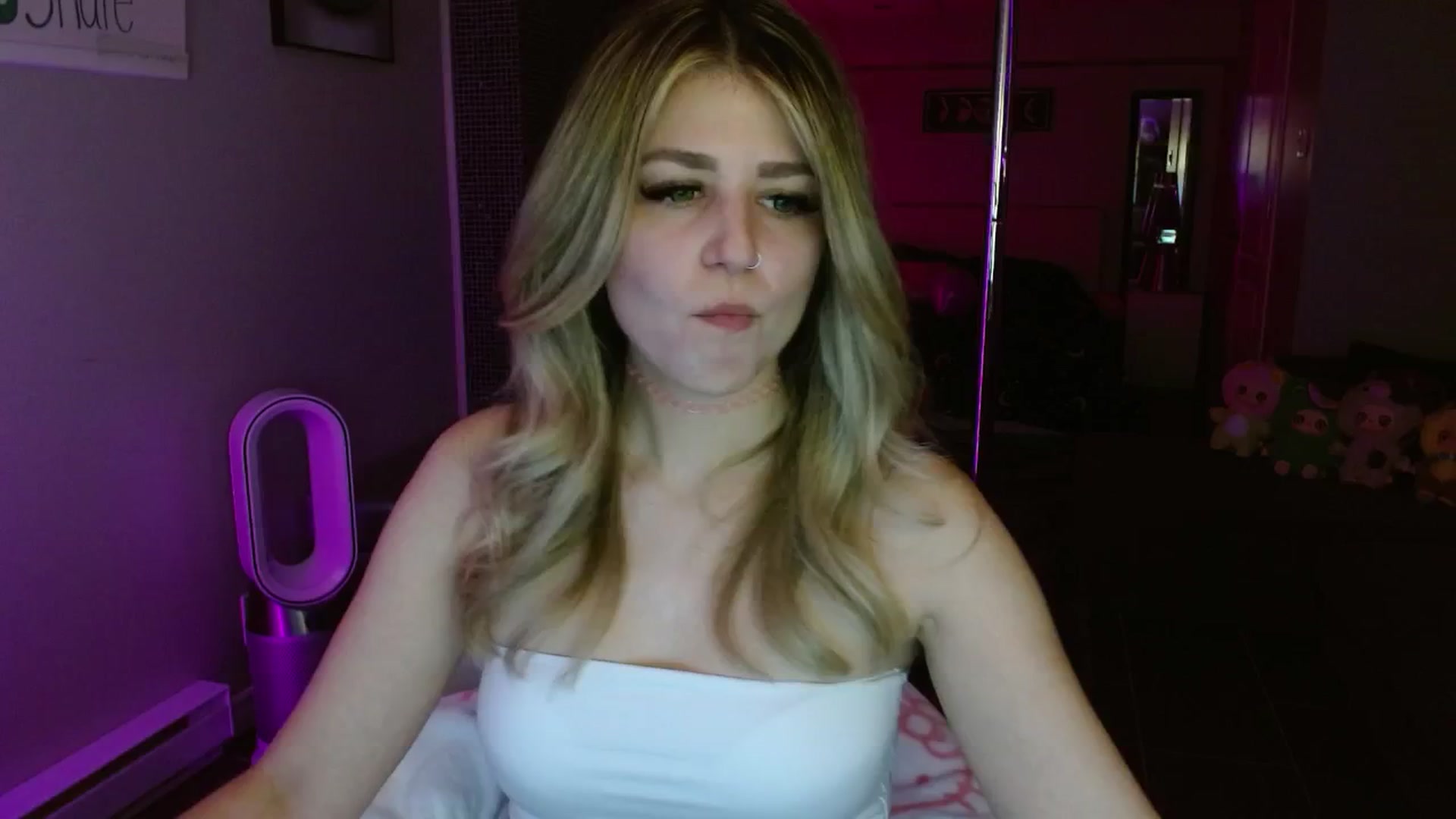Gallery image thumbnail from Serafina's myfreecams stream on, 08/08/2025, 03:34 image 12 of 20