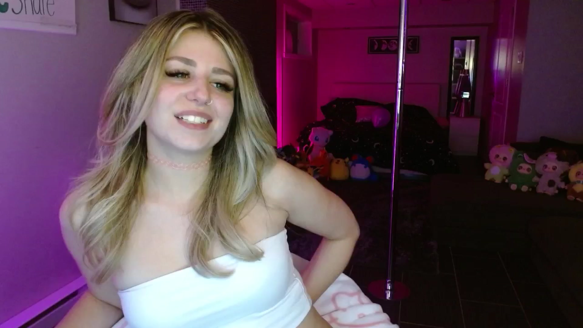 Gallery image thumbnail from Serafina's myfreecams stream on, 08/08/2025, 03:34 image 16 of 20
