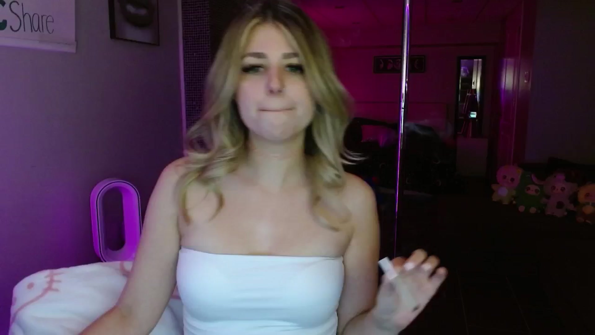 Gallery image thumbnail from Serafina's myfreecams stream on, 08/08/2025, 03:34 image 4 of 20