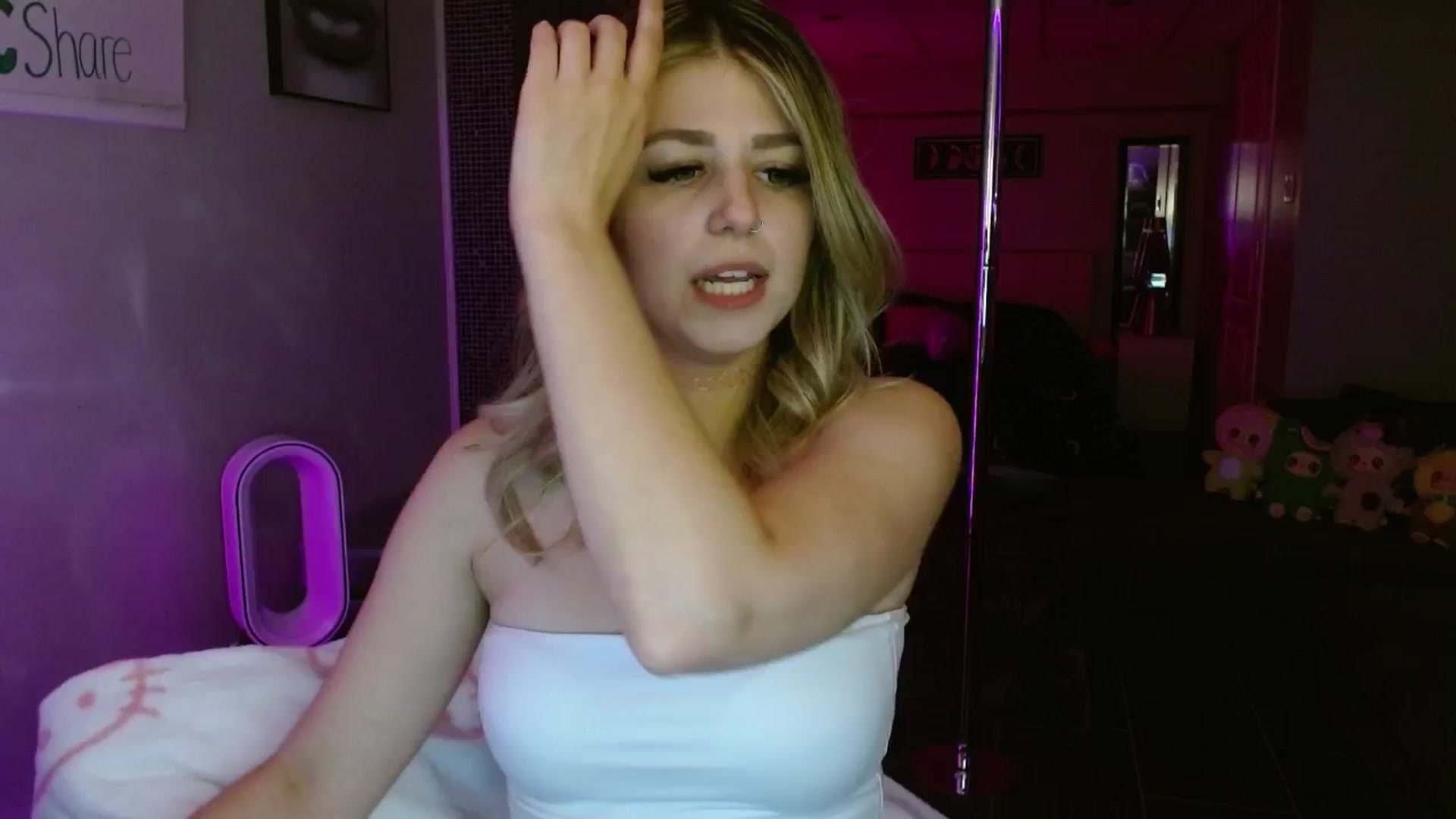 Gallery image thumbnail from Serafina's myfreecams stream on, 08/08/2025, 03:34 image 5 of 20