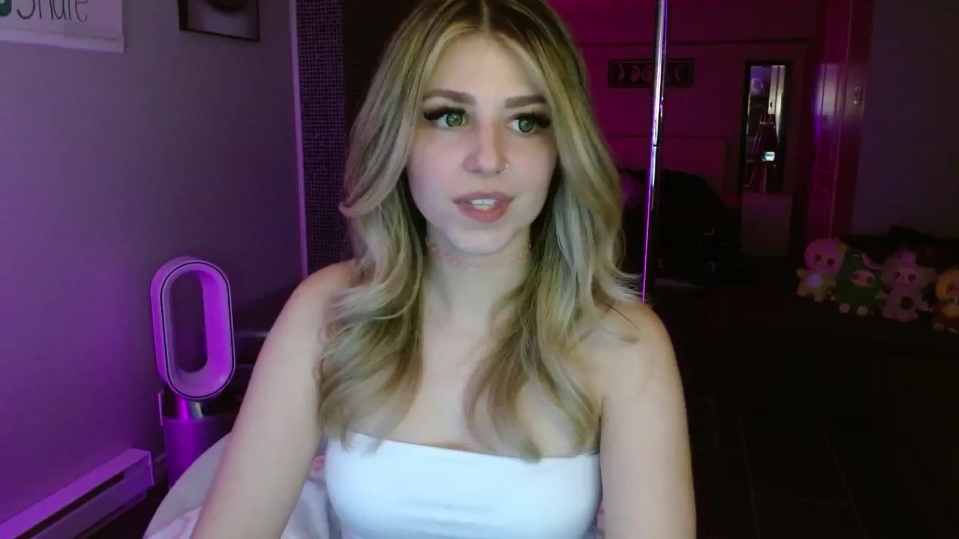 Gallery image thumbnail from Serafina's myfreecams stream on, 08/08/2025, 03:34 image 11 of 20