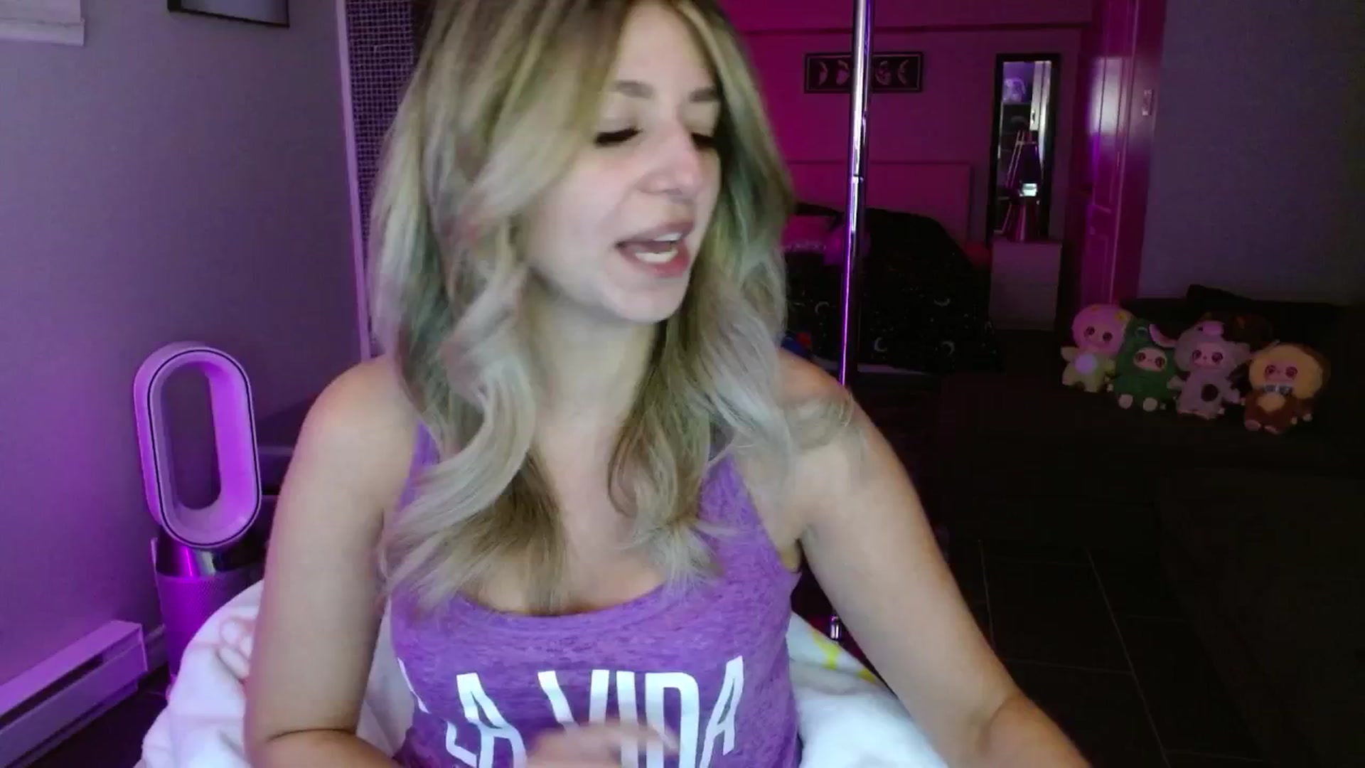 Gallery image thumbnail from Serafina's myfreecams stream on, 08/18/2025, 03:21 image 5 of 20