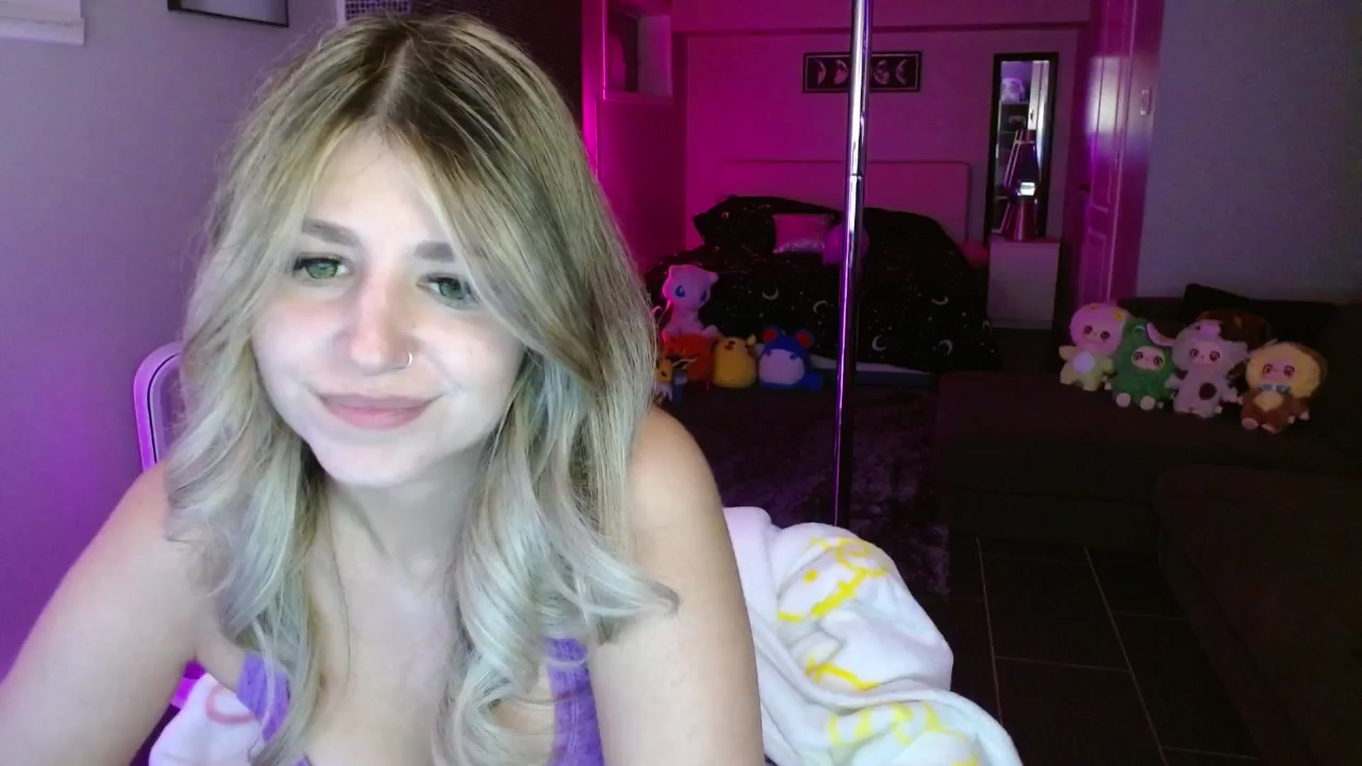 Gallery image thumbnail from Serafina's myfreecams stream on, 08/18/2025, 03:21 image 1 of 20
