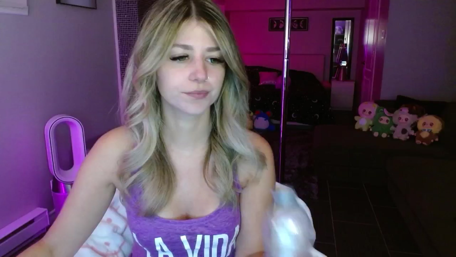 Gallery image thumbnail from Serafina's myfreecams stream on, 08/18/2025, 03:21 image 4 of 20