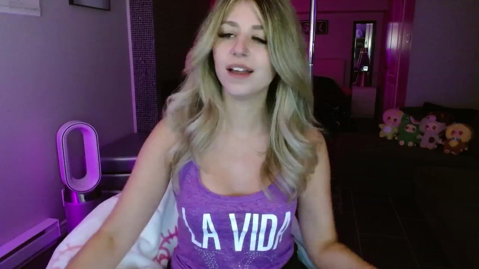 Gallery image thumbnail from Serafina's myfreecams stream on, 08/18/2025, 03:21 image 18 of 20
